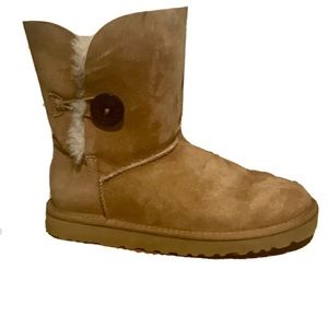 Ugg Bailey Button Boots US 7 Chesnut brown Sheepskin Women Ankle Short